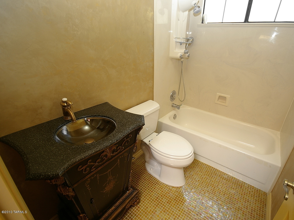 12721 N Meadview Way