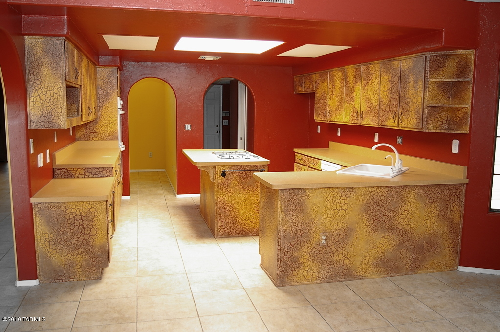 12721 N Meadview Way