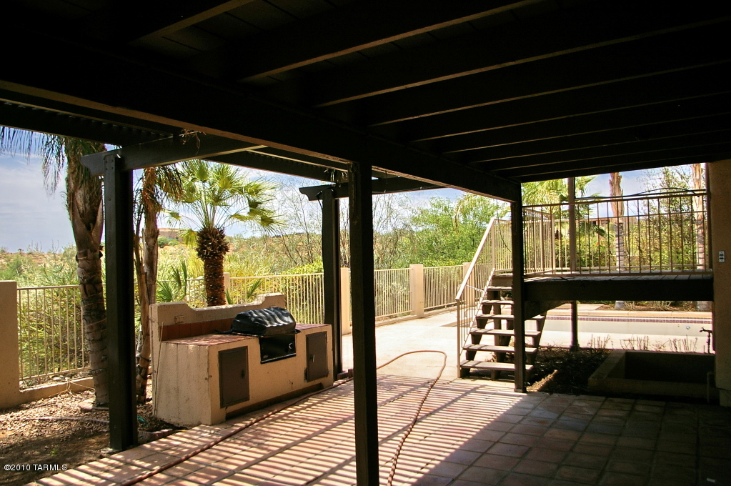 12721 N Meadview Way