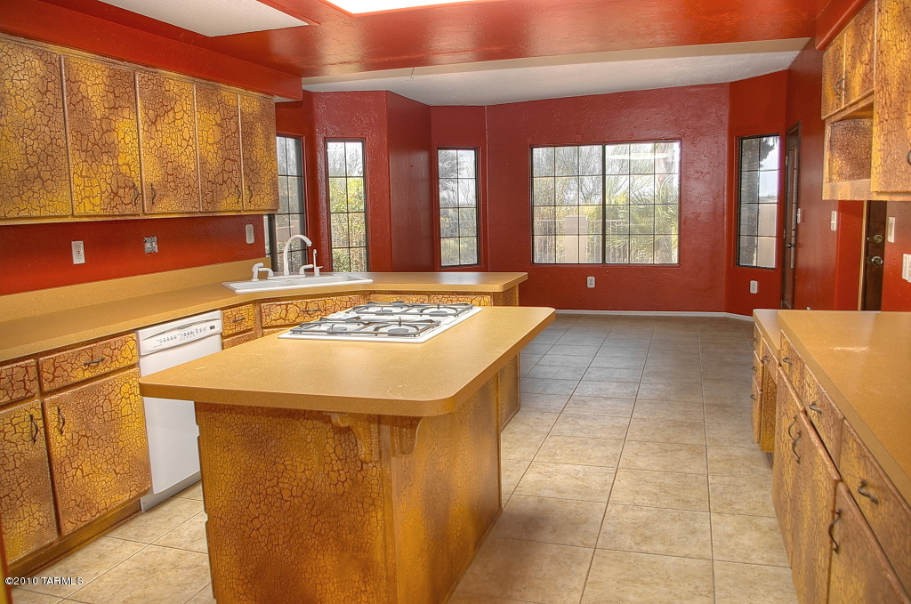 12721 N Meadview Way