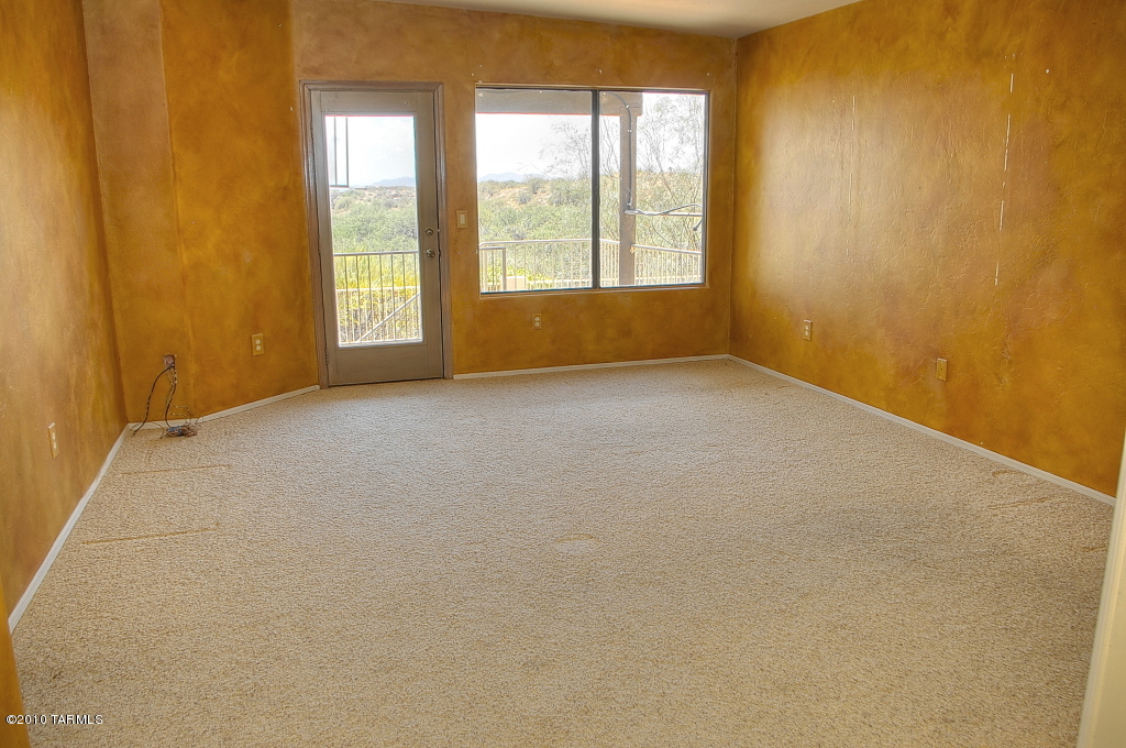 12721 N Meadview Way