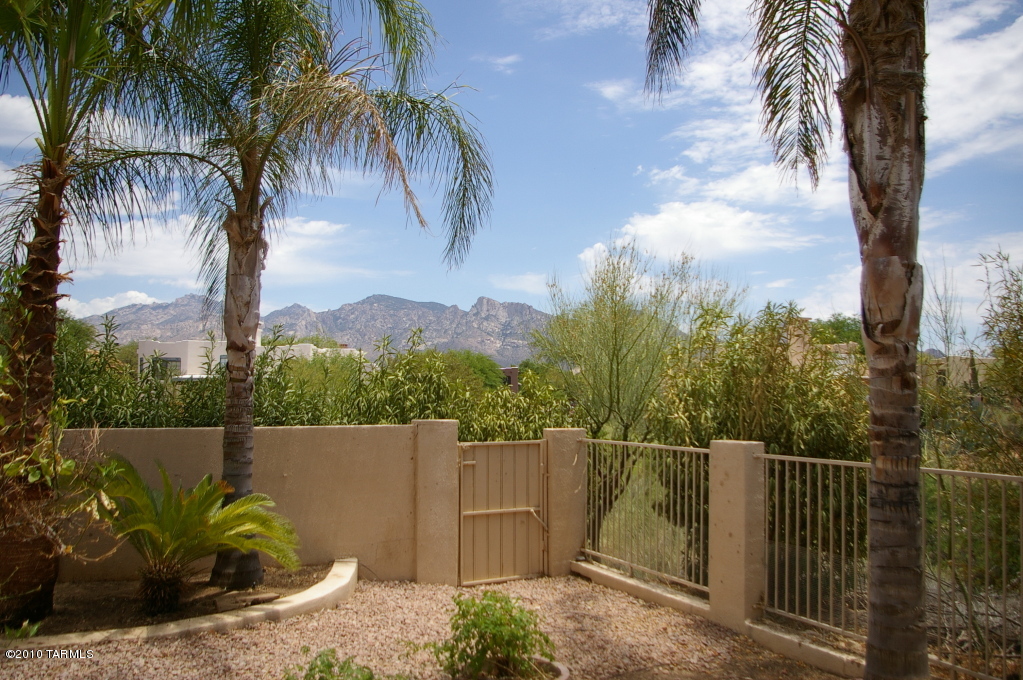 12721 N Meadview Way