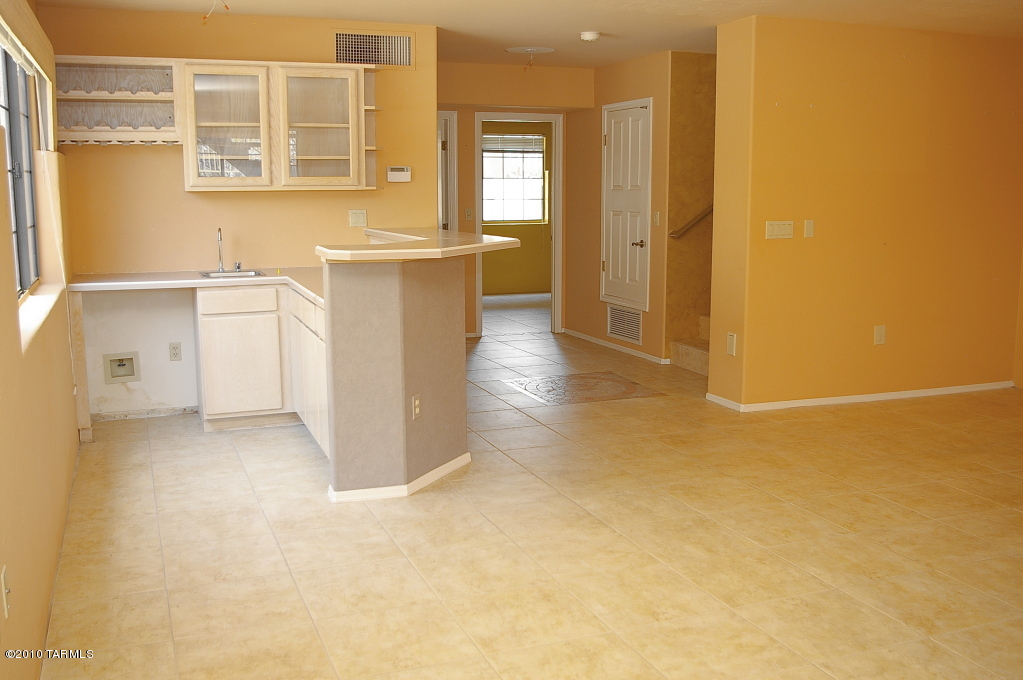 12721 N Meadview Way