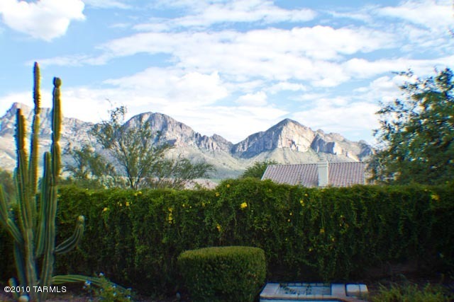 1330 E Dejerine Place