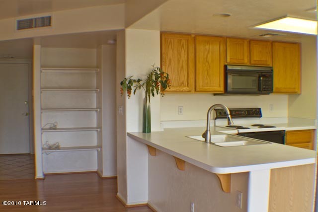 1330 E Dejerine Place