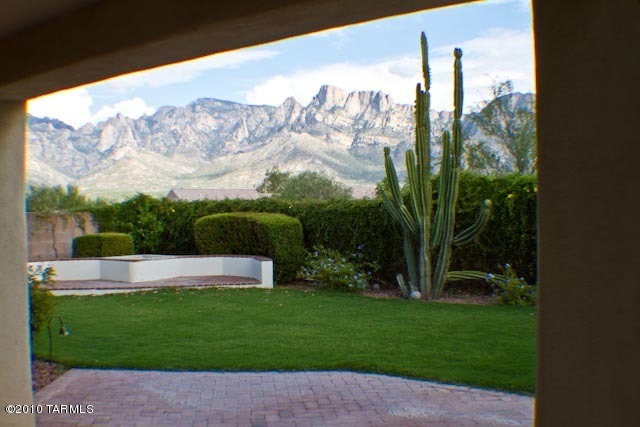 1330 E Dejerine Place