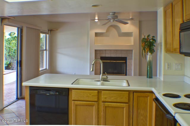 1330 E Dejerine Place