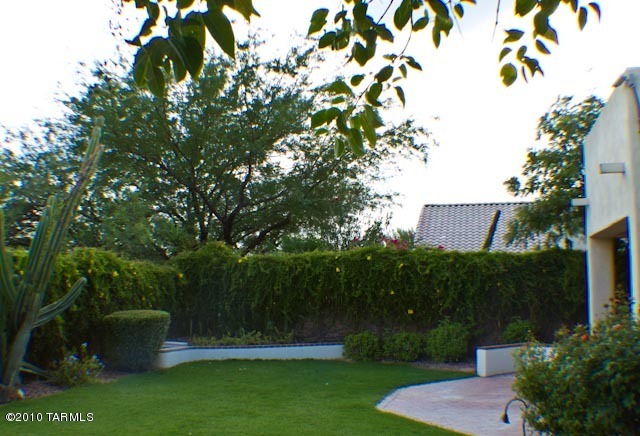 1330 E Dejerine Place