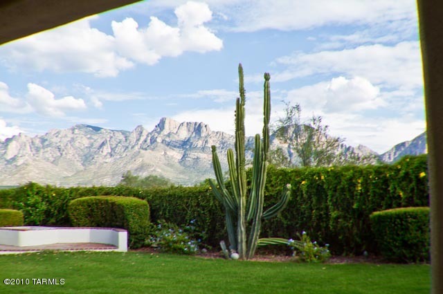 1330 E Dejerine Place