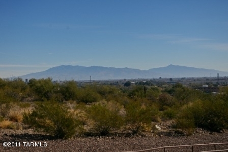 1309 S Woodbine Lane