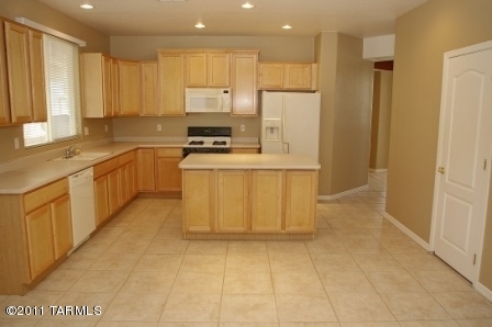 996 W Leatherleaf Drive