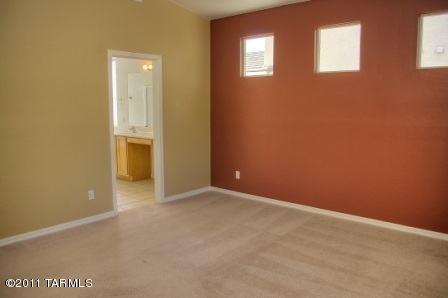 996 W Leatherleaf Drive