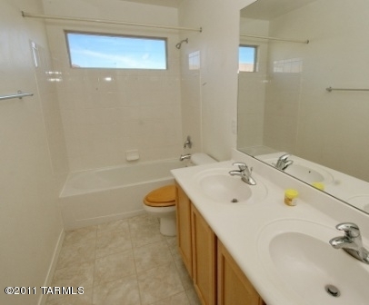 996 W Leatherleaf Drive