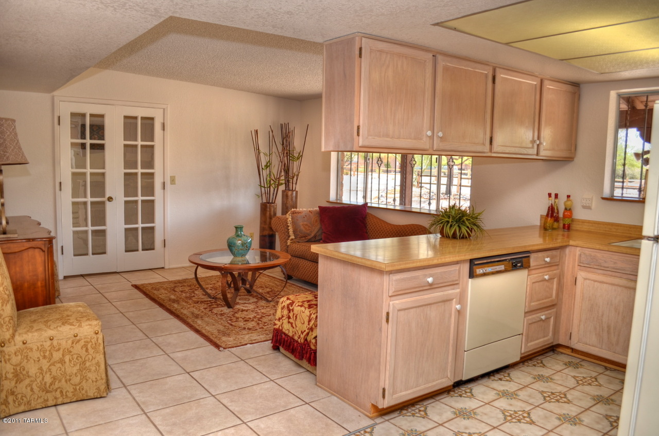 1800 W Liddell Drive