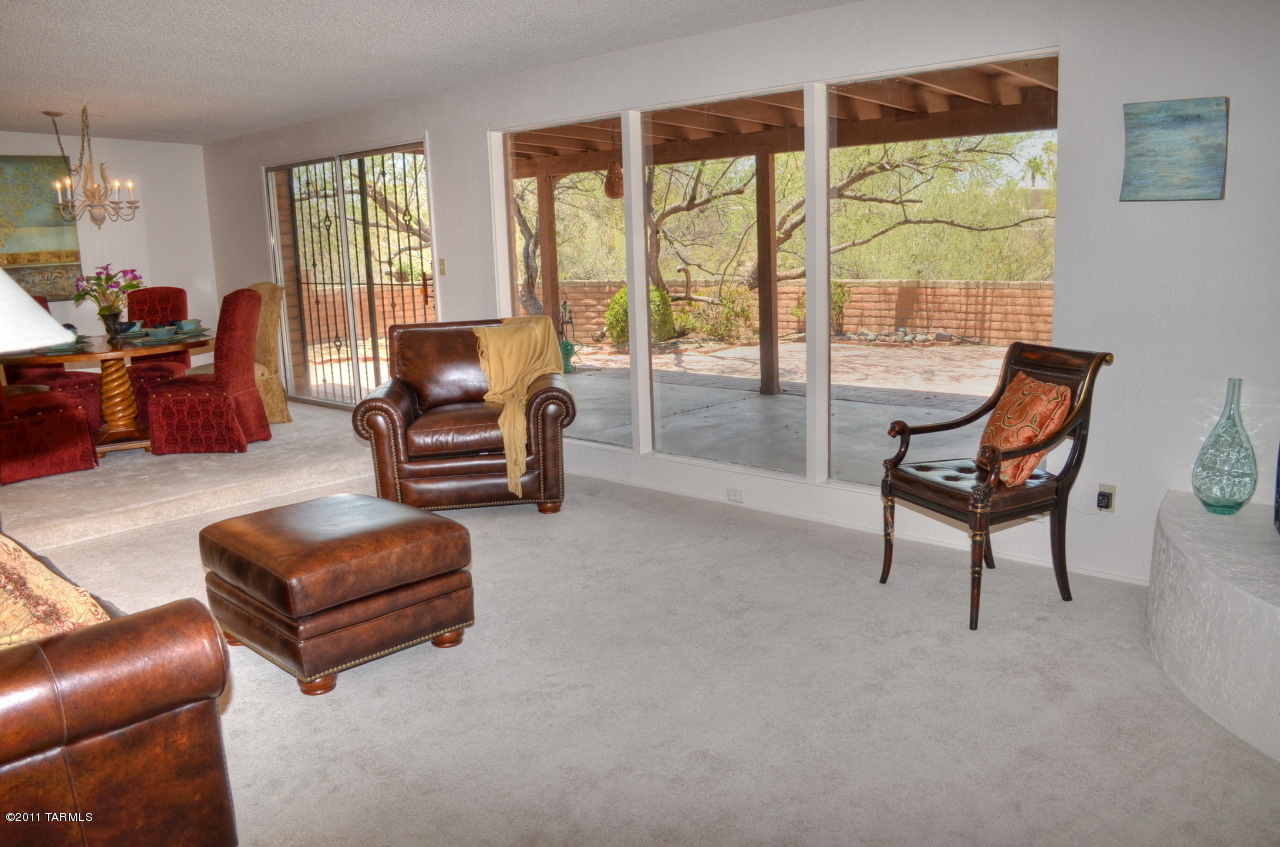 1800 W Liddell Drive