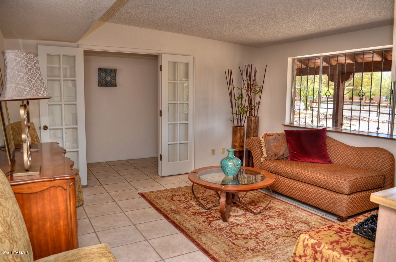 1800 W Liddell Drive