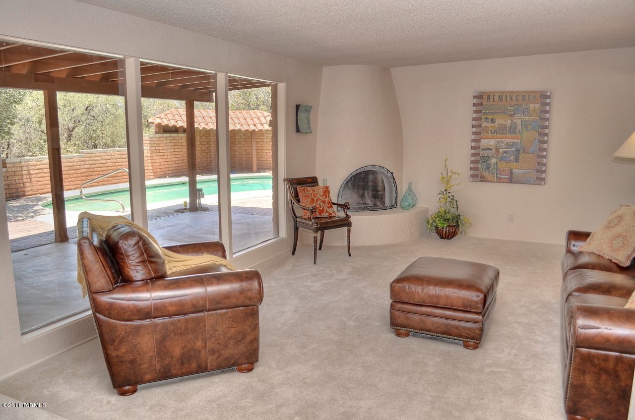 1800 W Liddell Drive