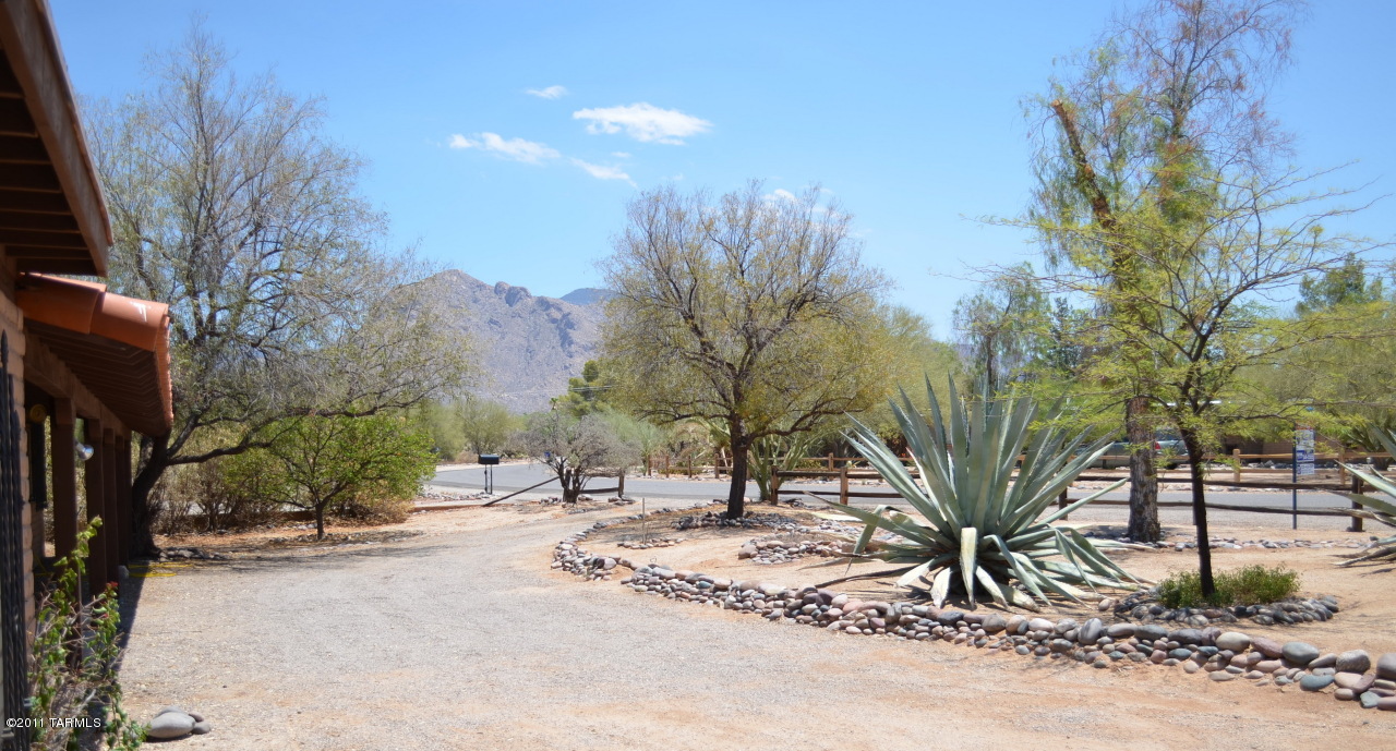 1800 W Liddell Drive