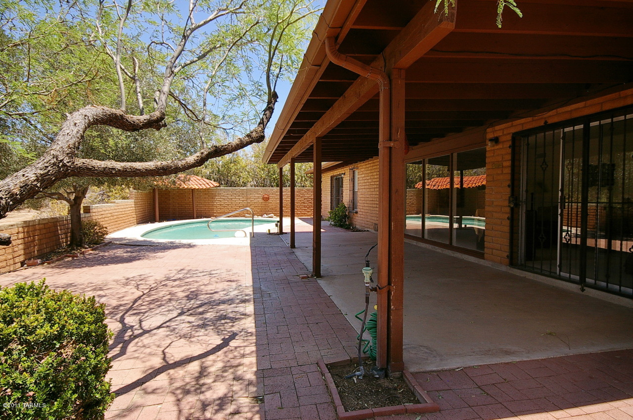 1800 W Liddell Drive