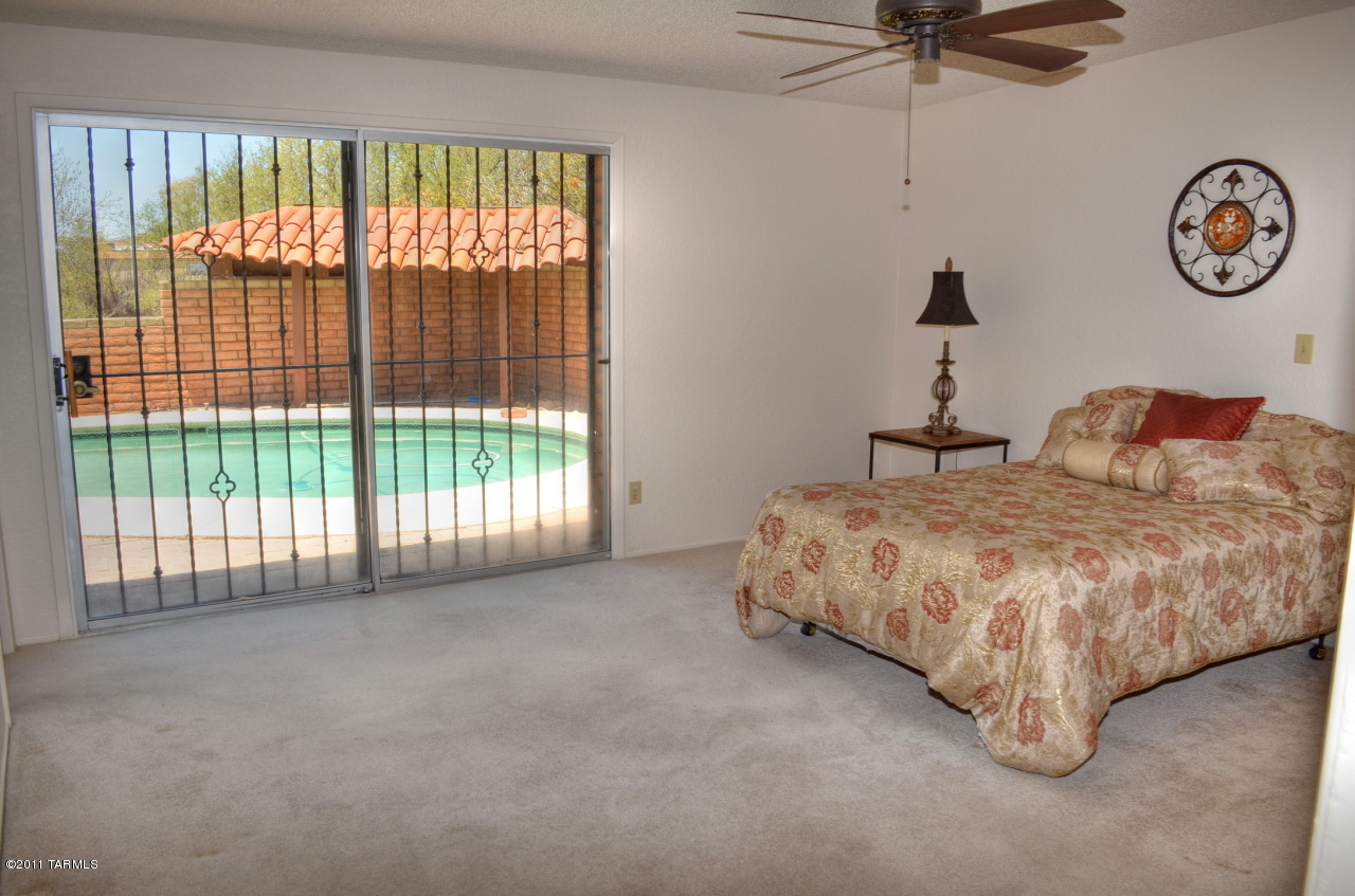 1800 W Liddell Drive