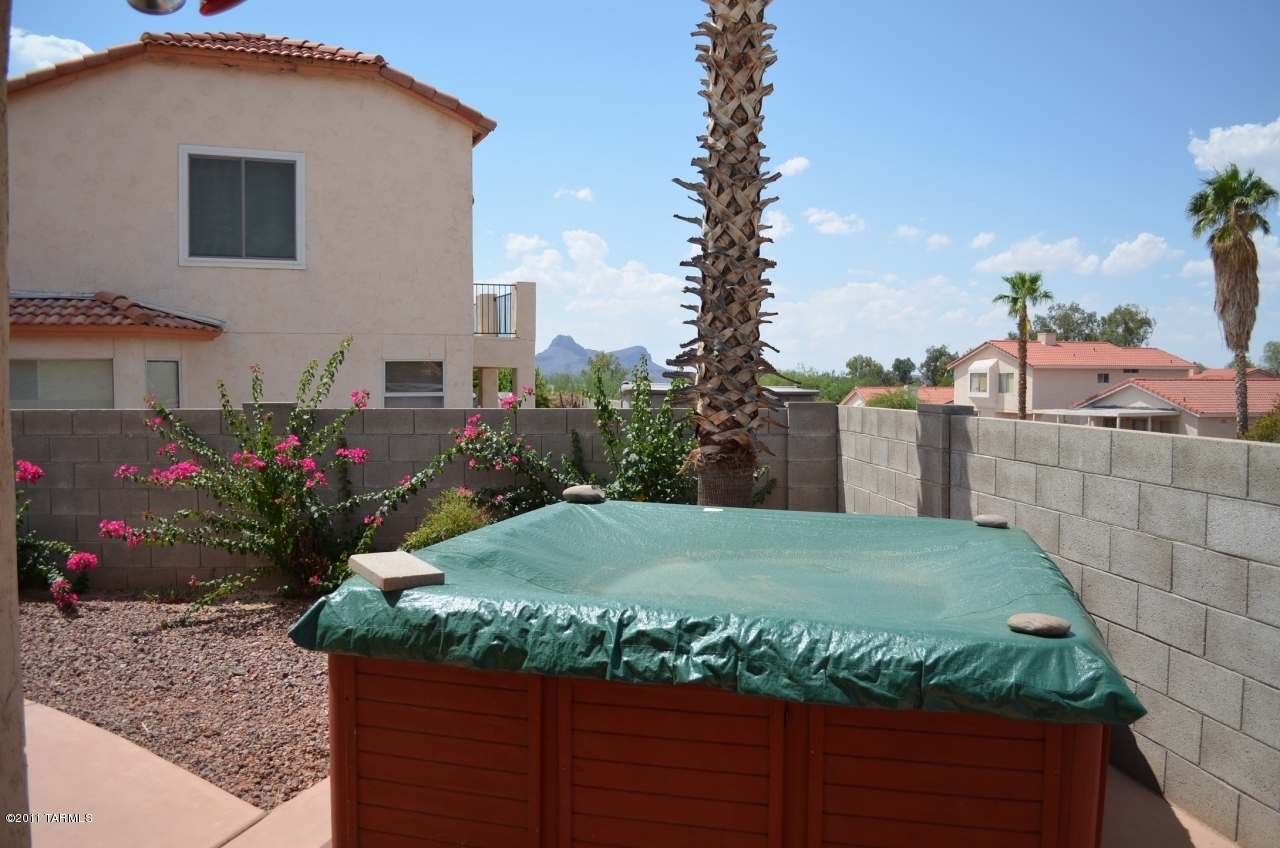 9424 N Warbler Place