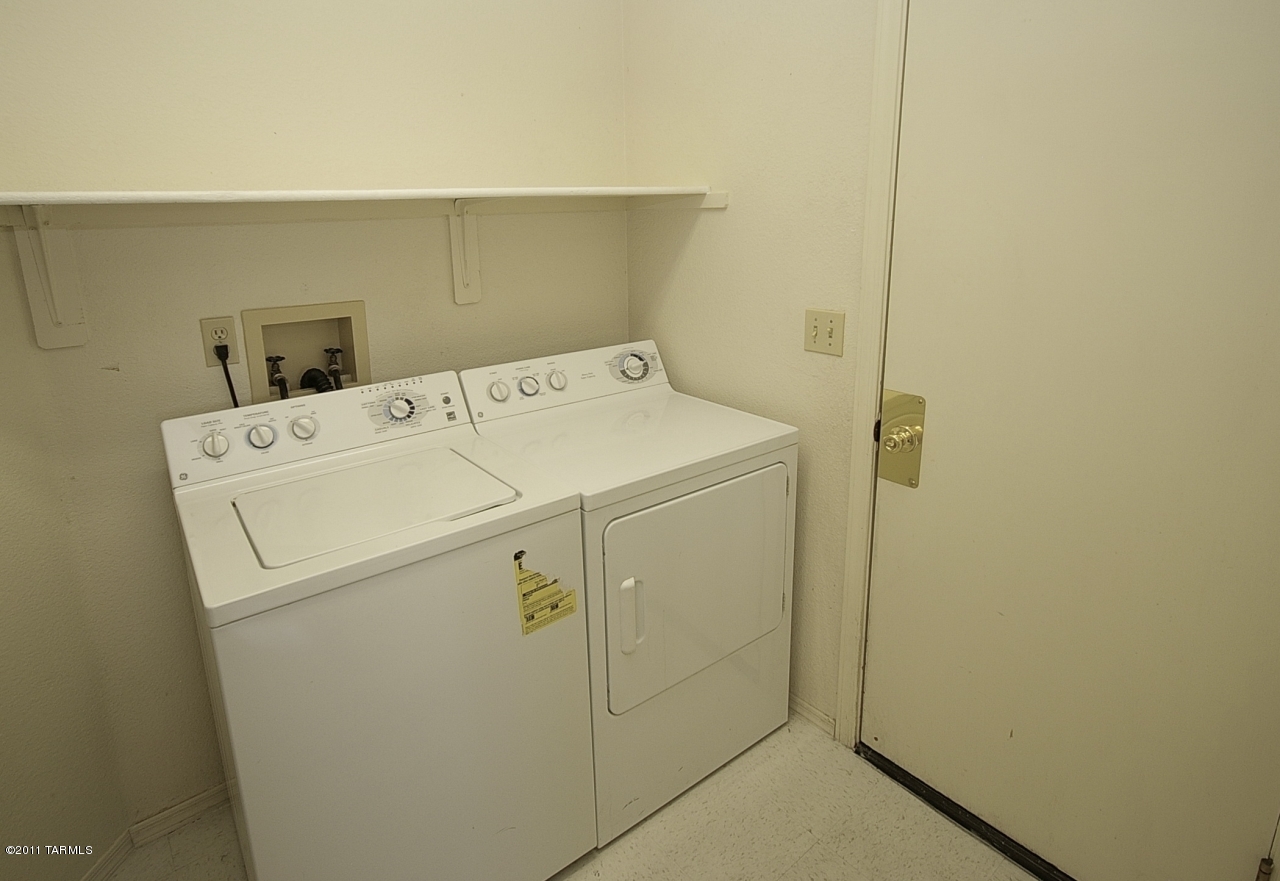 9424 N Warbler Place