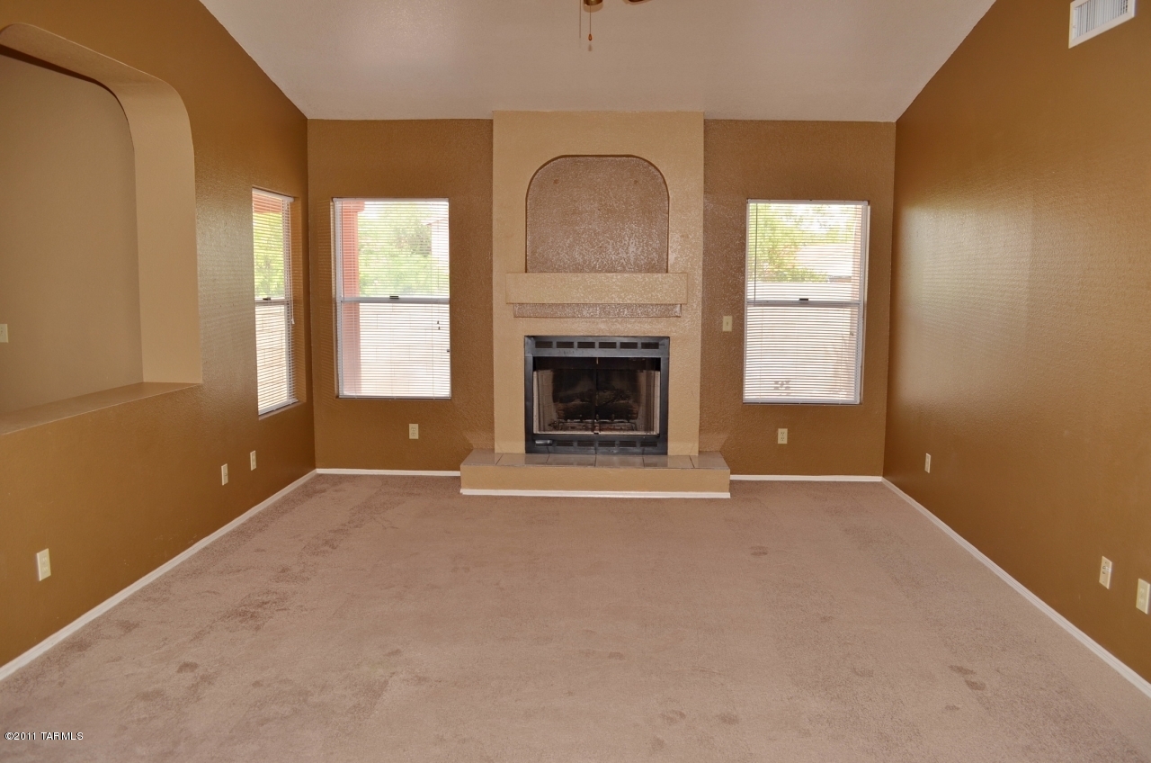 9424 N Warbler Place