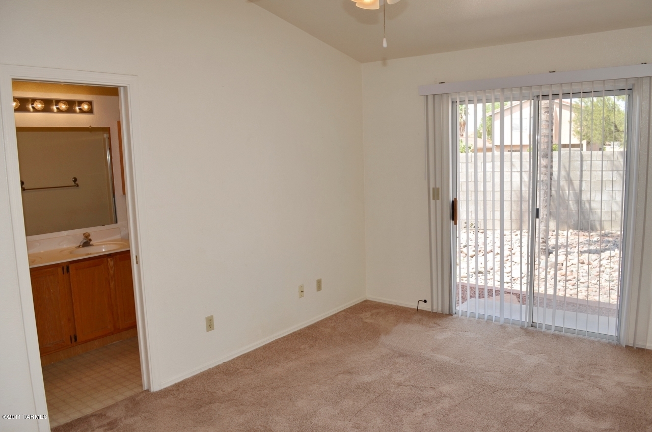 9424 N Warbler Place