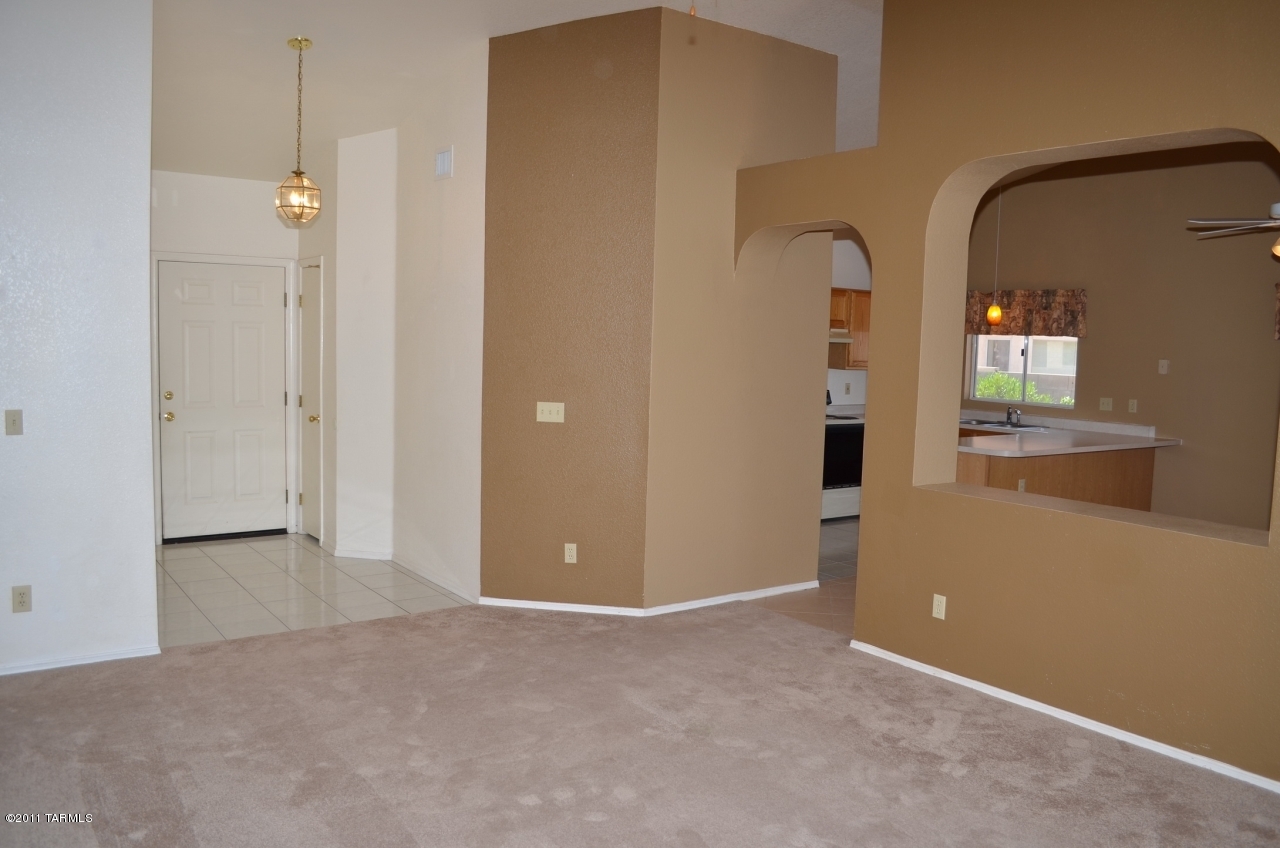 9424 N Warbler Place