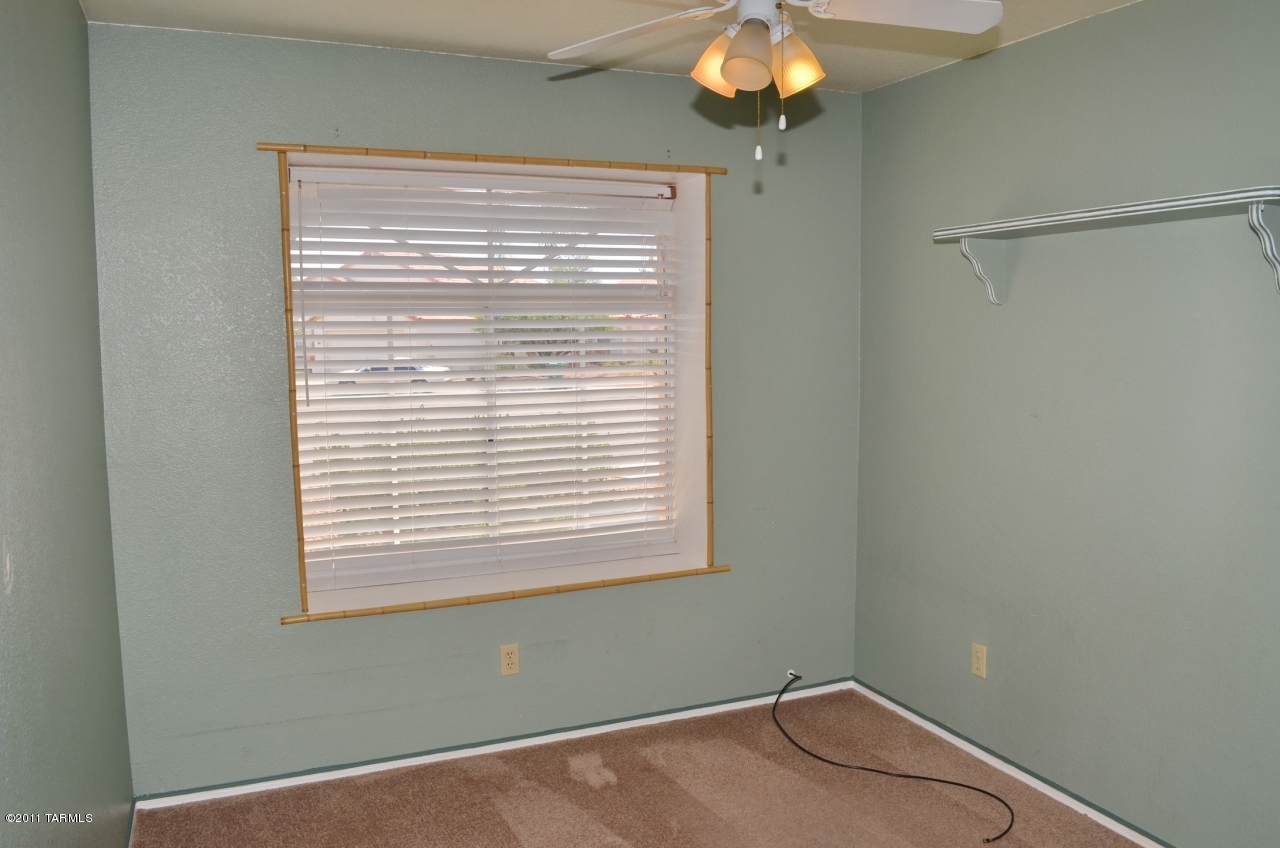 9424 N Warbler Place