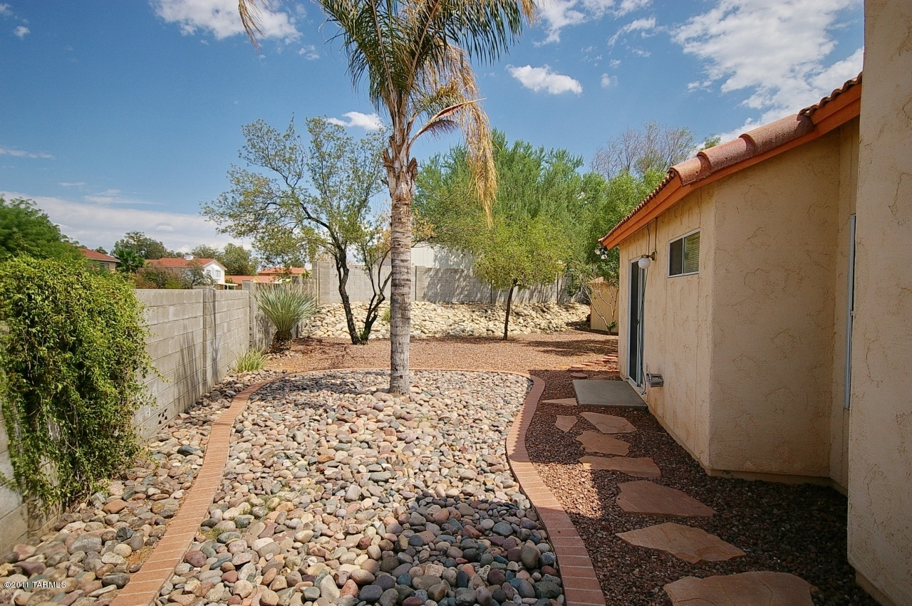 9424 N Warbler Place