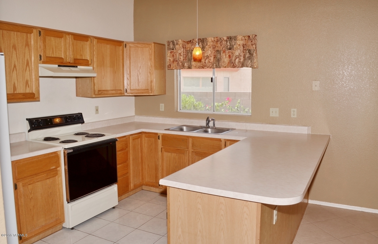 9424 N Warbler Place