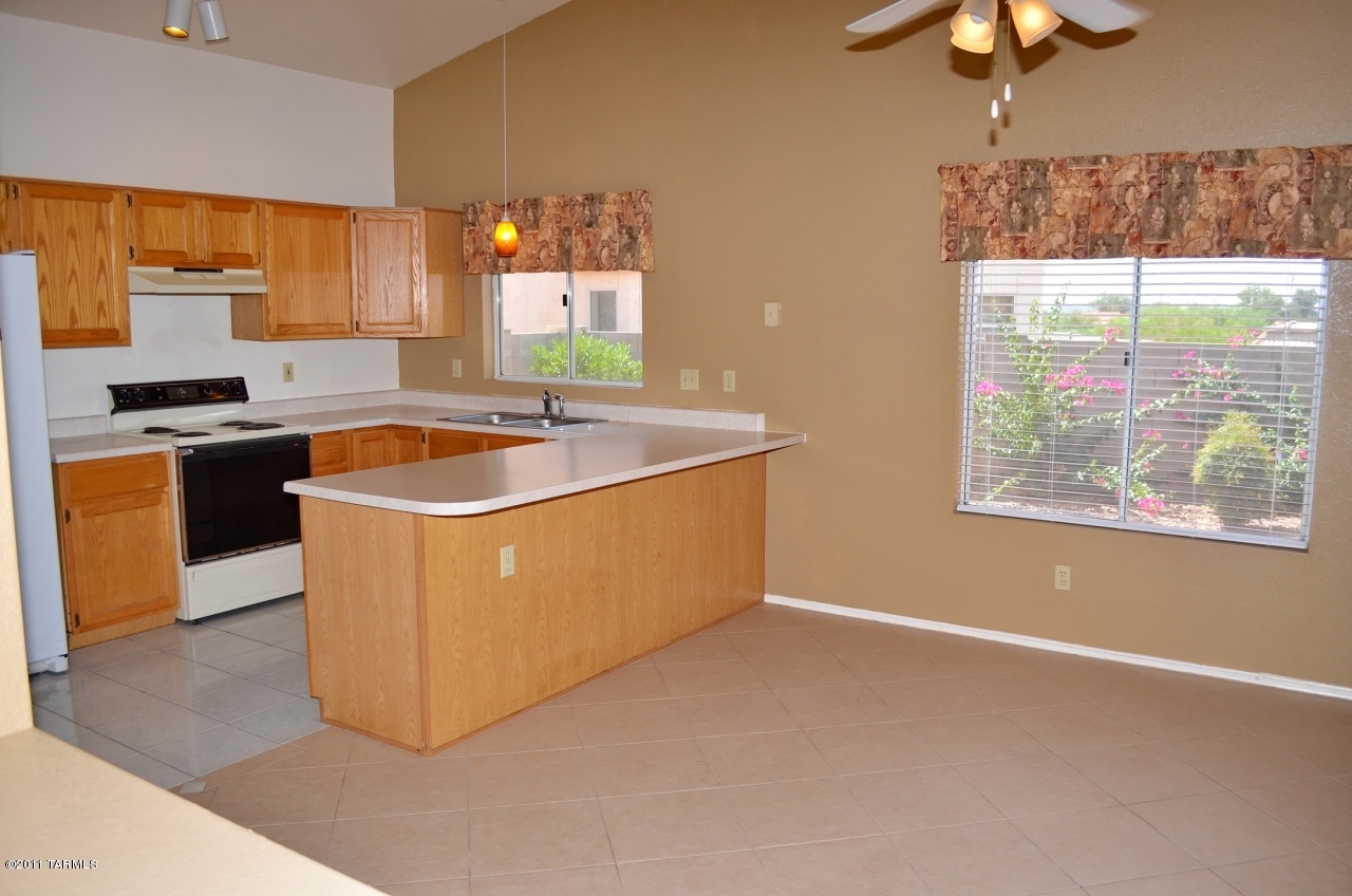 9424 N Warbler Place