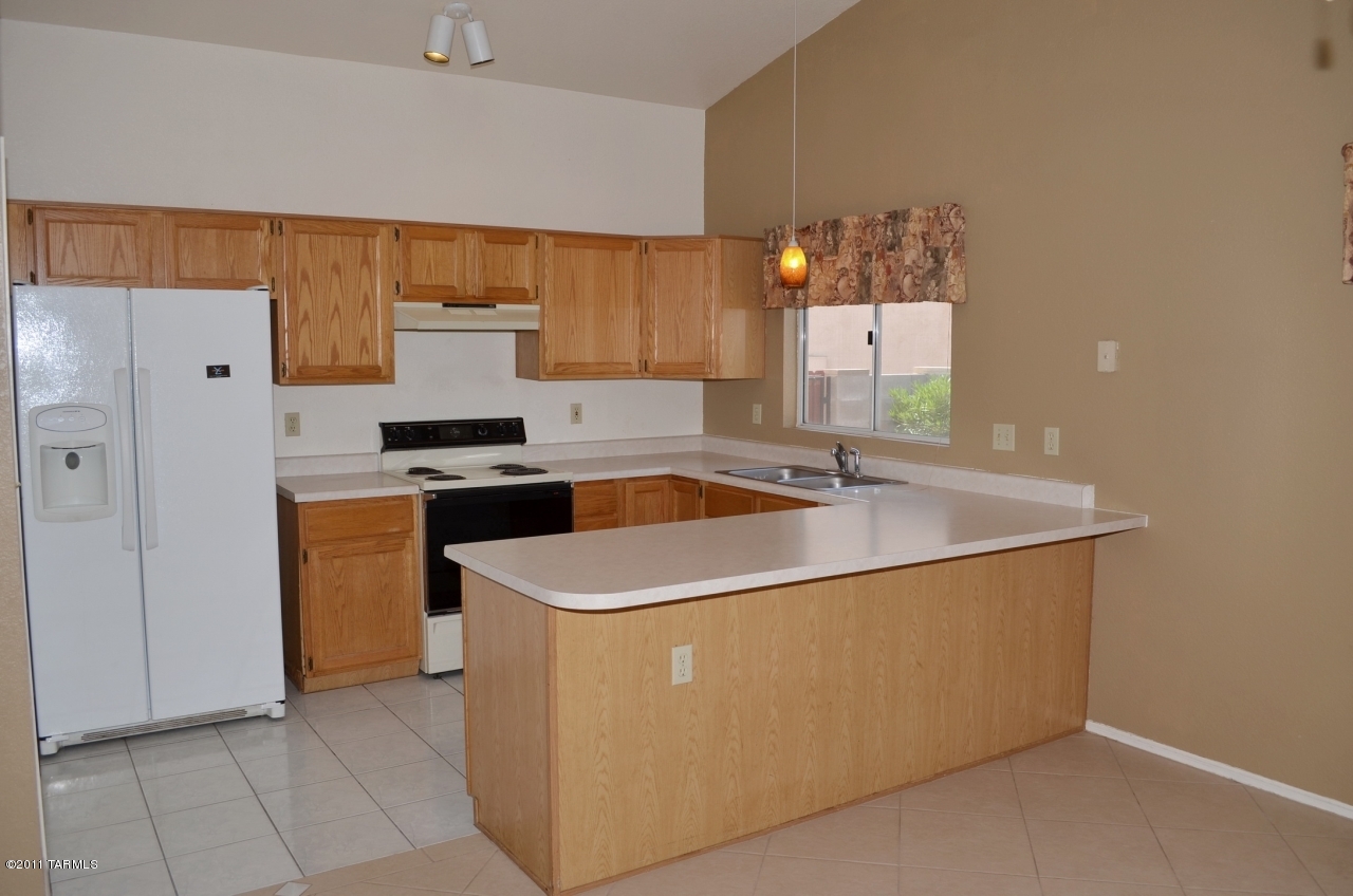 9424 N Warbler Place