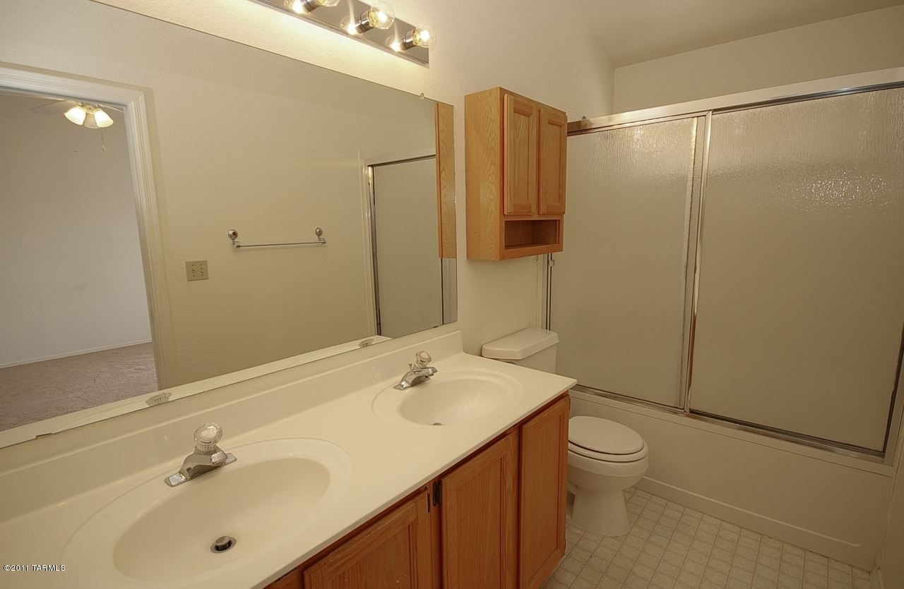 9424 N Warbler Place