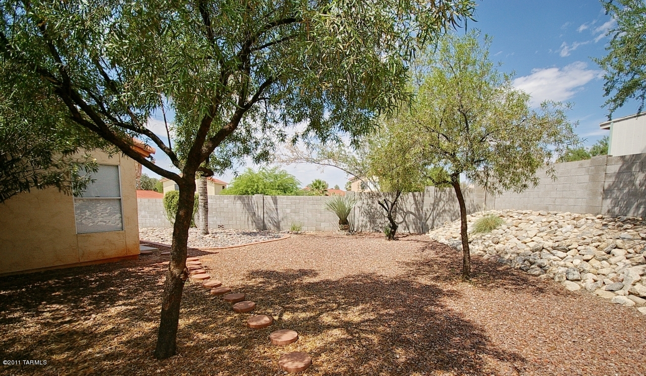 9424 N Warbler Place