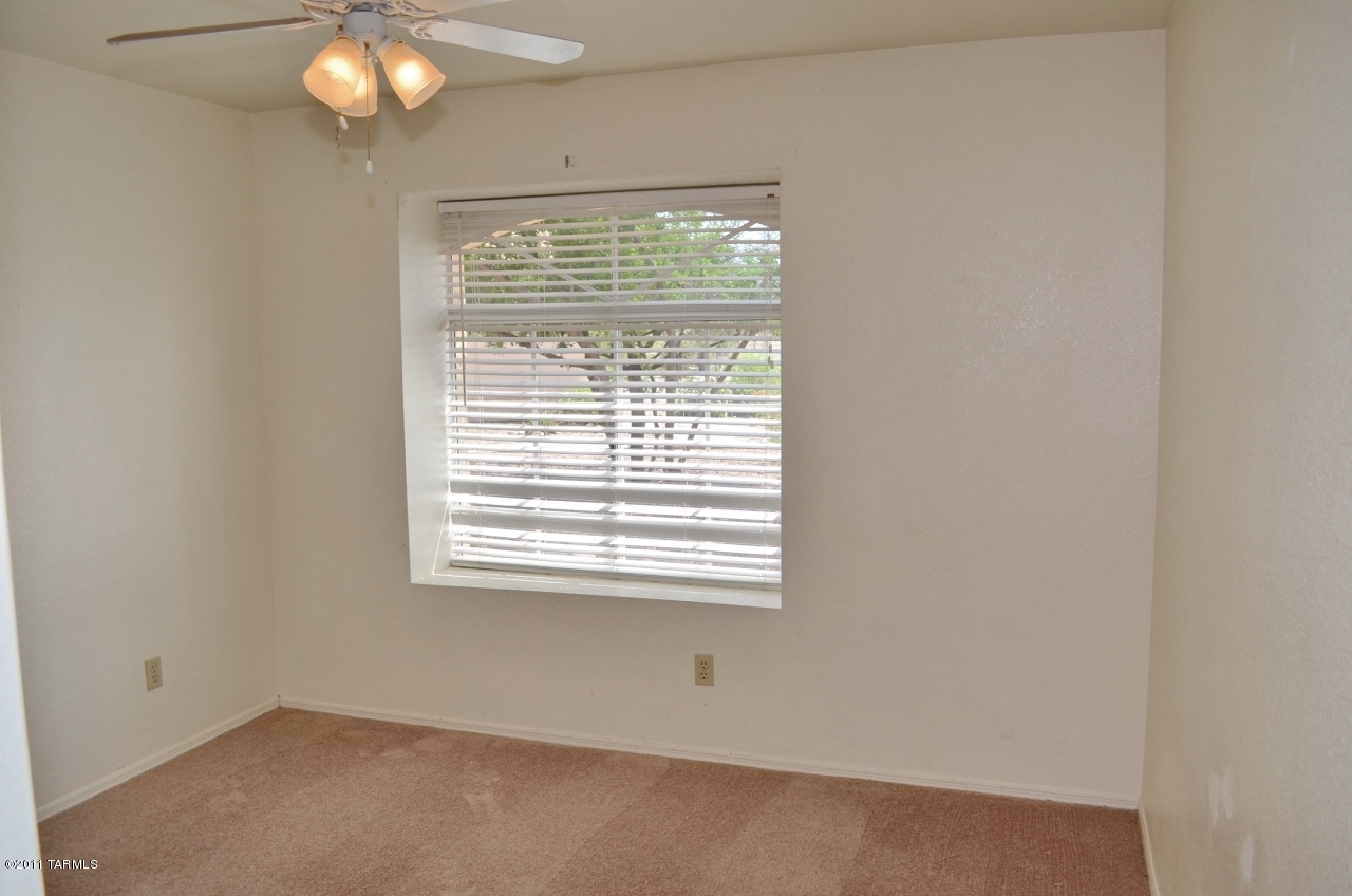 9424 N Warbler Place