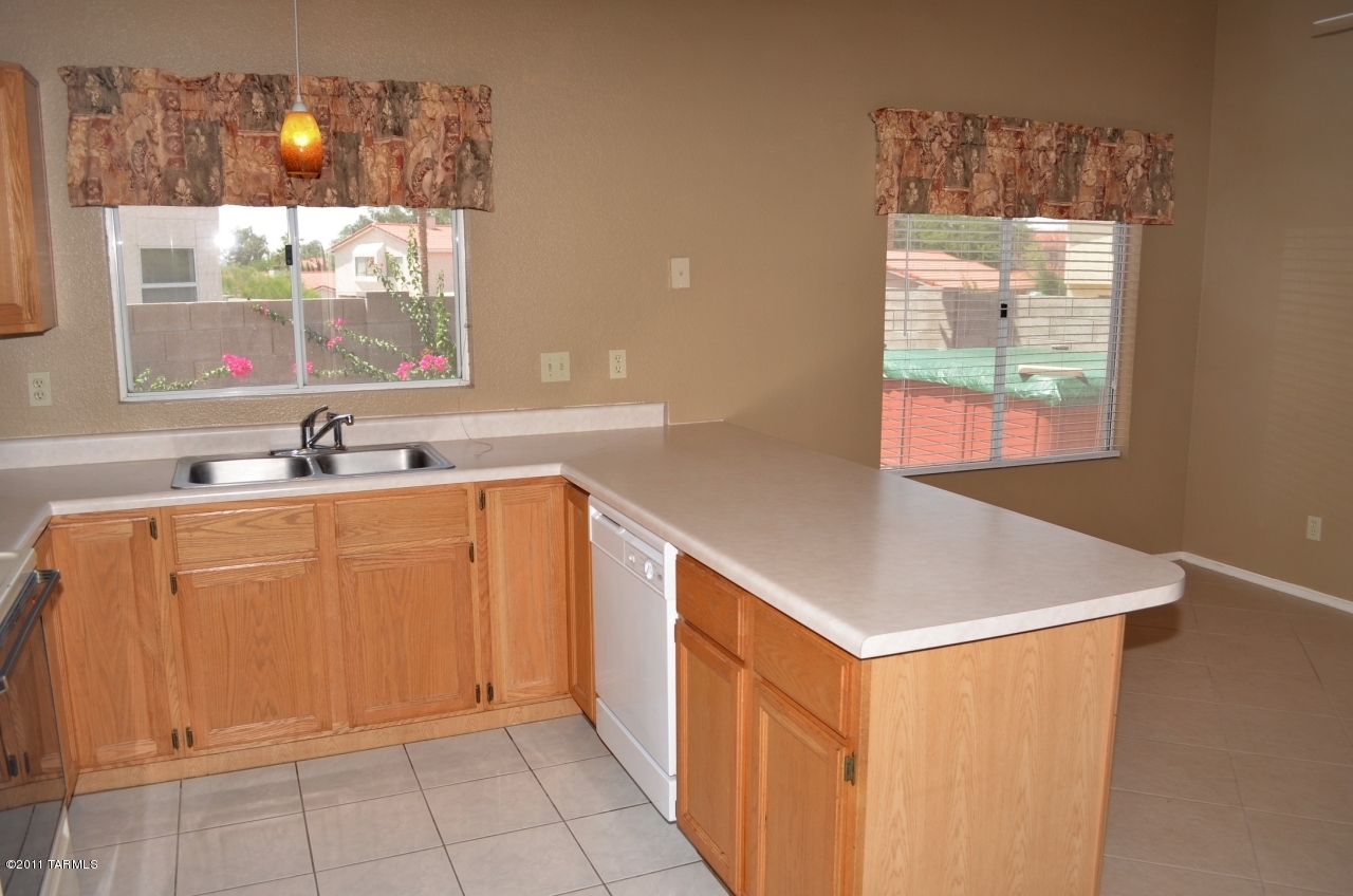 9424 N Warbler Place