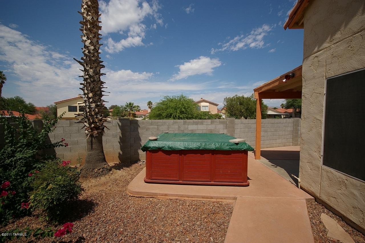 9424 N Warbler Place