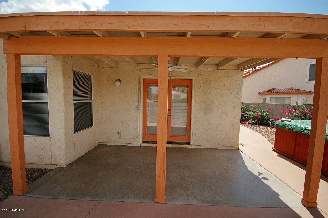 9424 N Warbler Place