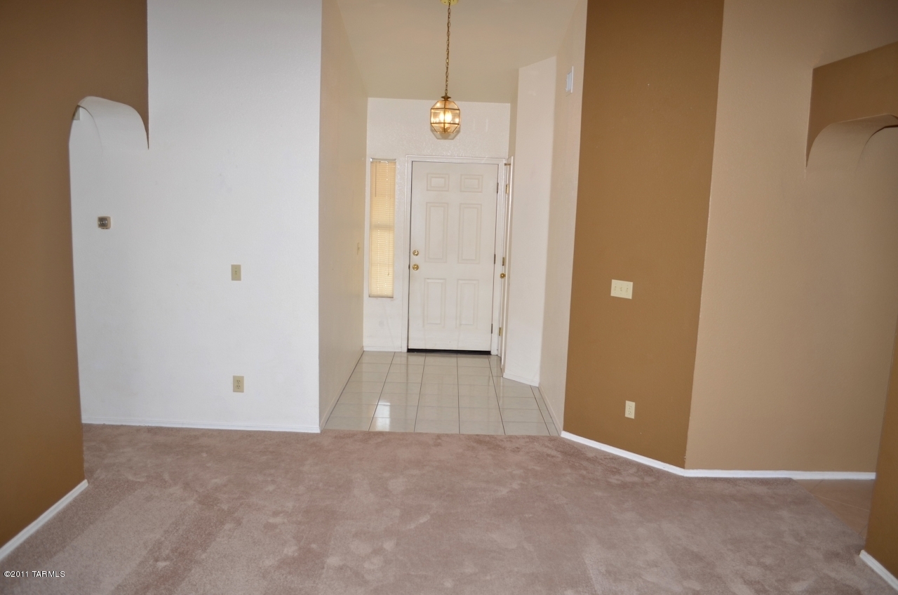 9424 N Warbler Place