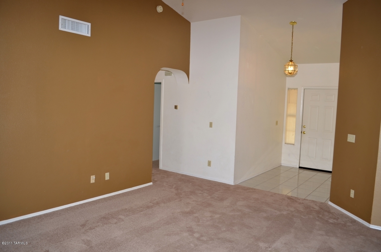 9424 N Warbler Place