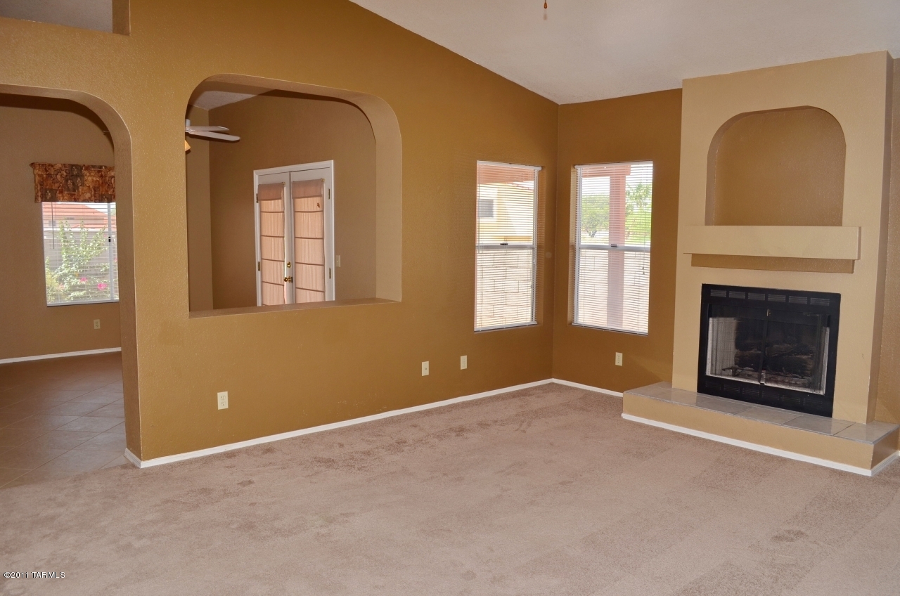 9424 N Warbler Place