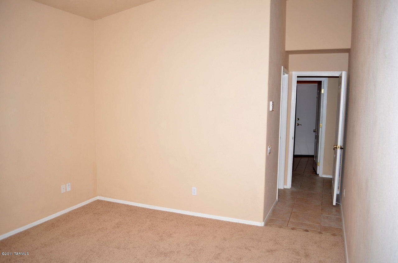 12125 N New Dawn Avenue