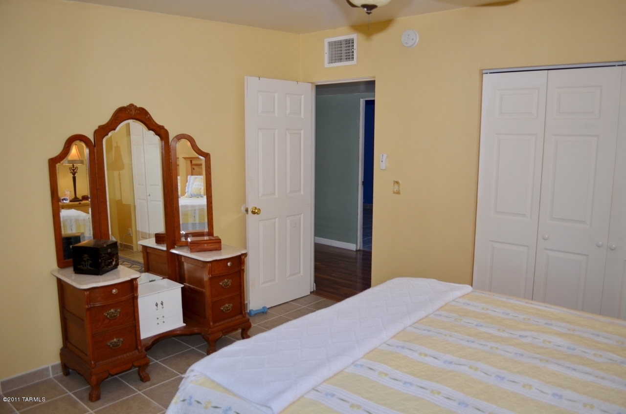 6560 E Calle Mercurio