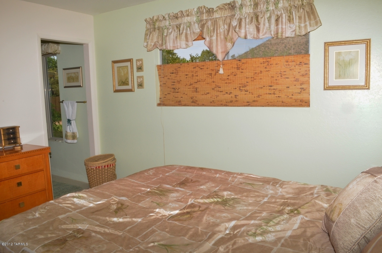 2800 W Desert Crest Drive