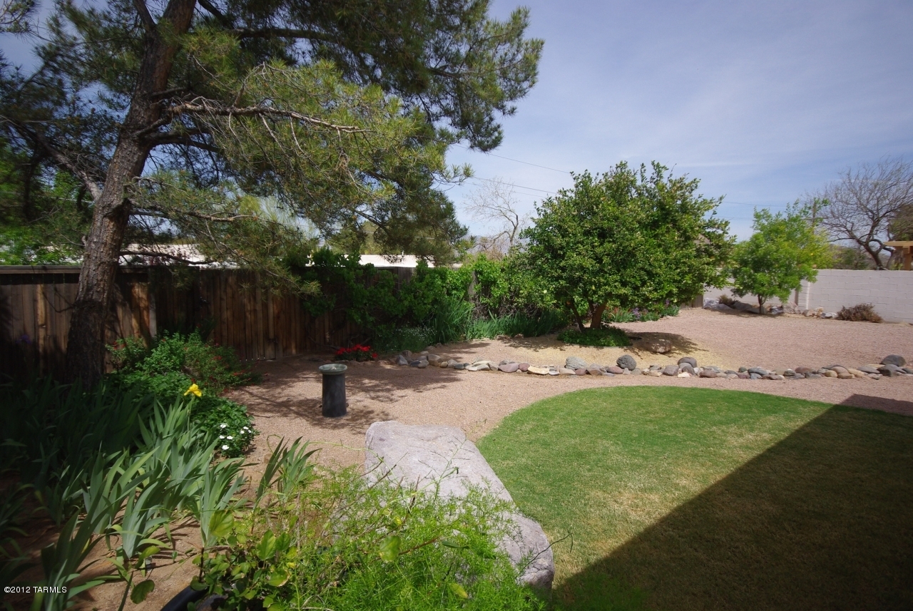 2800 W Desert Crest Drive