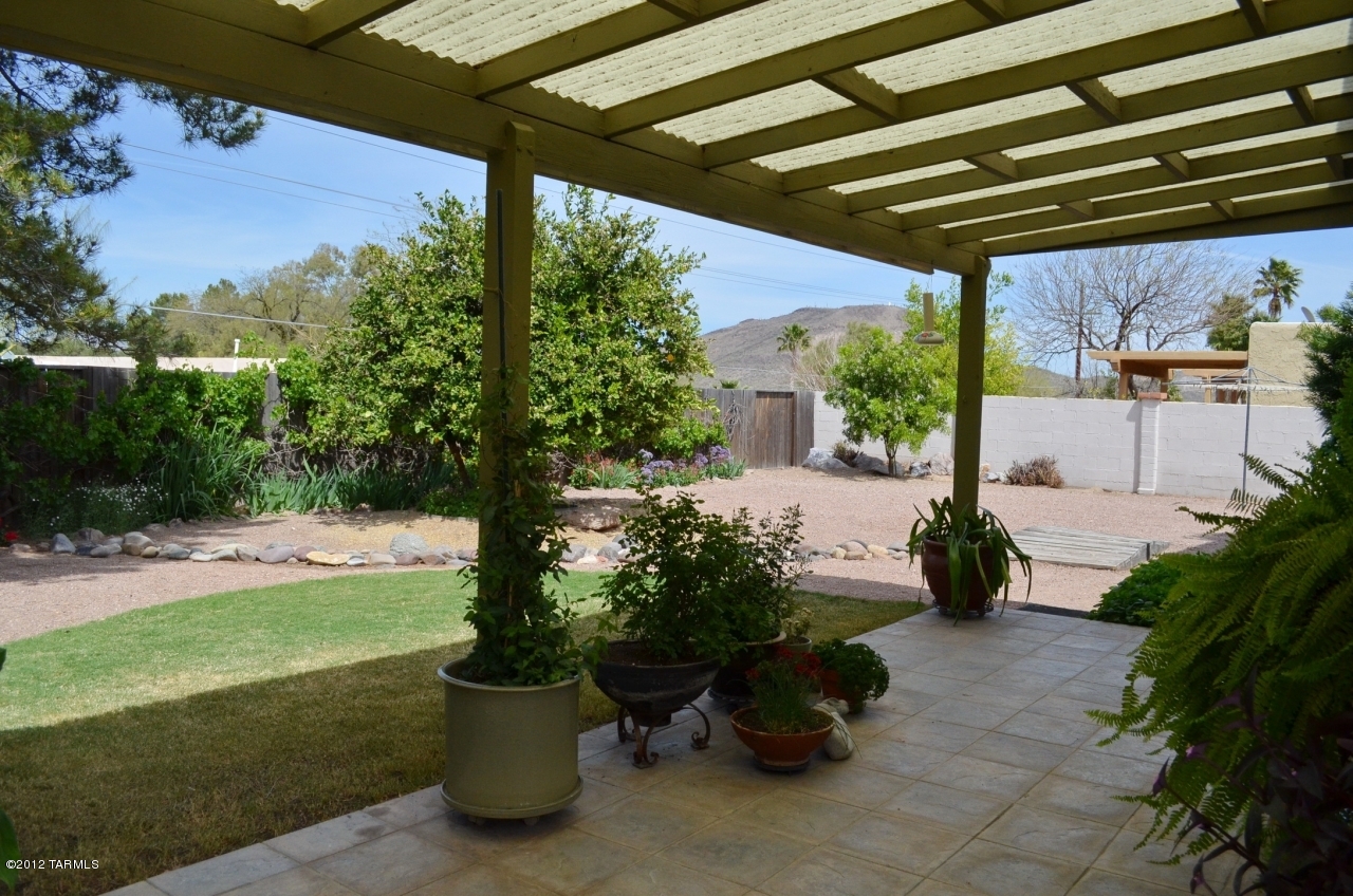 2800 W Desert Crest Drive