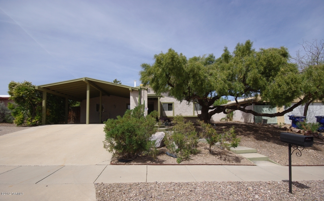 2800 W Desert Crest Drive