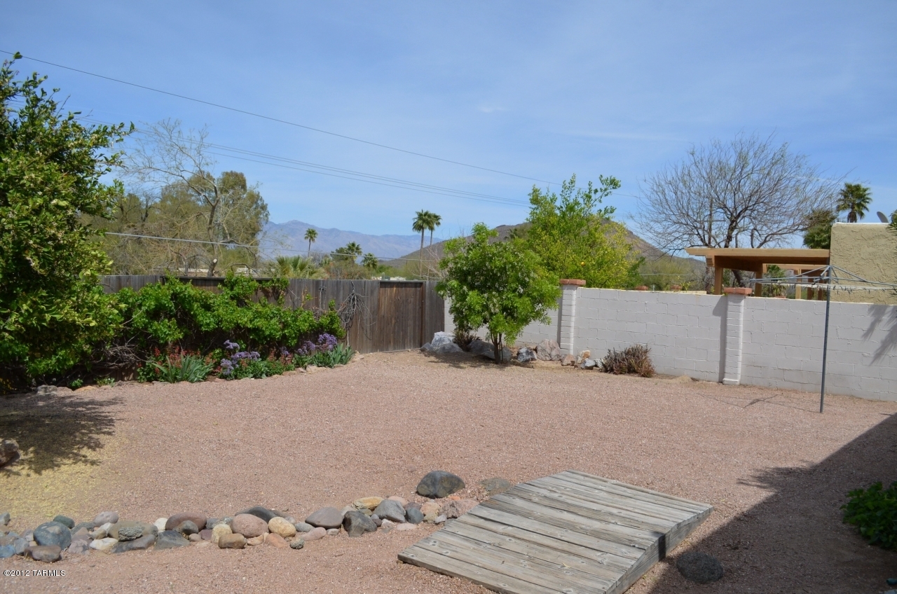 2800 W Desert Crest Drive